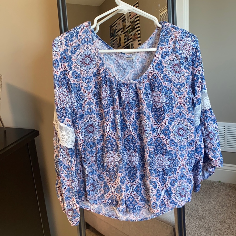 Beautiful hollister top, size L !!